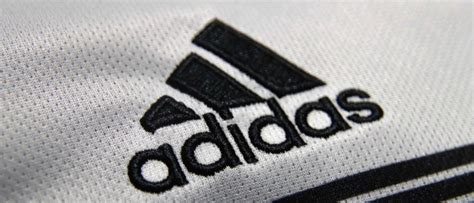 hoe onderscheid adidas zich